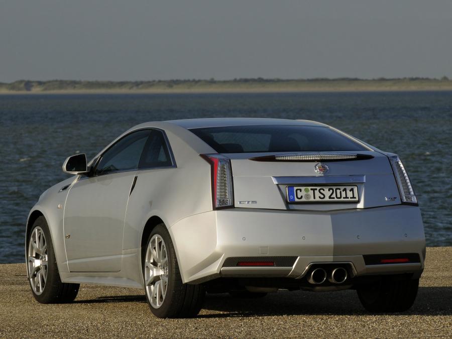  Cadillac CTS-V Coupe 2010 года  (EU) (фото 11 из 20)